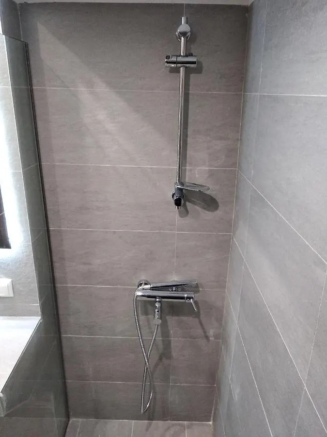 Navarino Jacuzzi Studio Apartment Thessaloniki