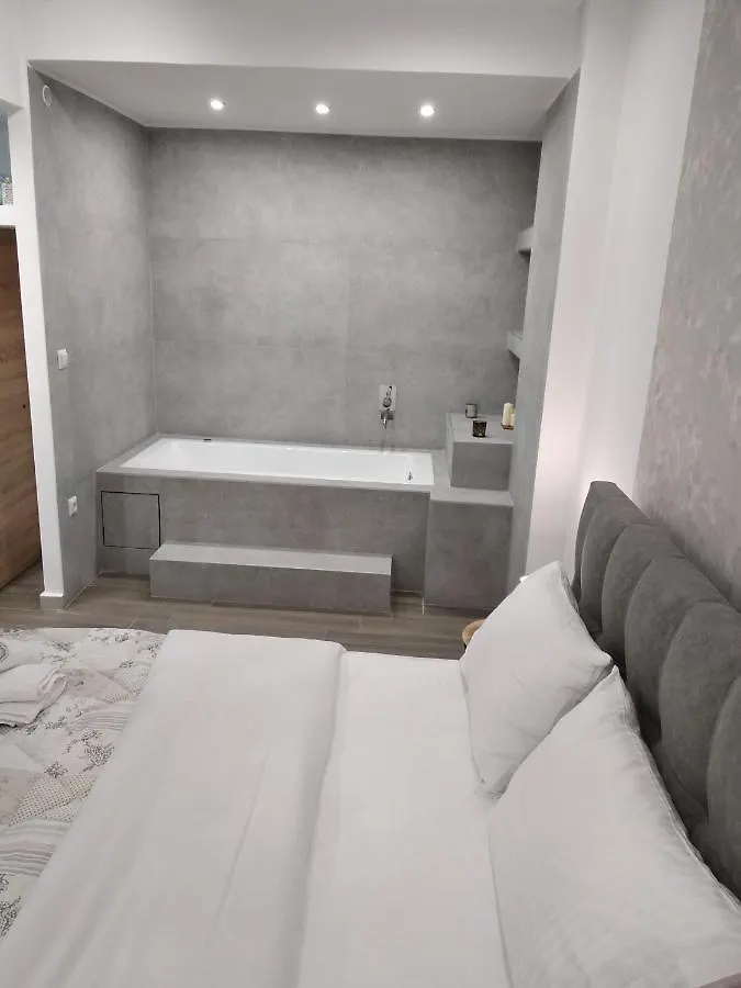 Navarino Jacuzzi Studio Apartment Thessaloniki Greece