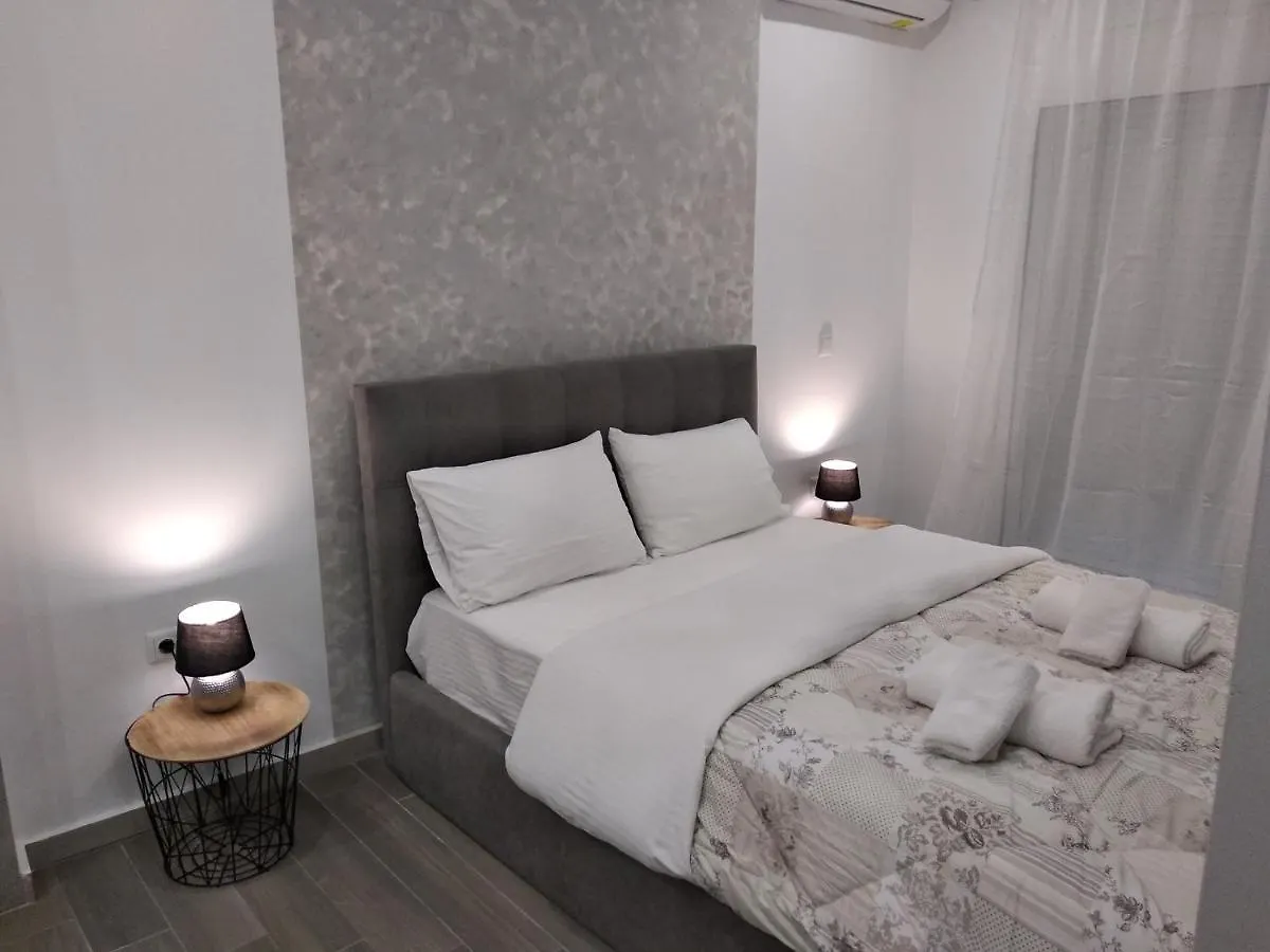 Navarino Jacuzzi Studio Apartment Thessaloniki