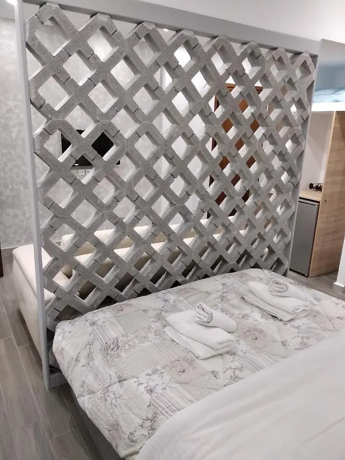 Navarino Jacuzzi Studio Apartment Thessaloniki Greece
