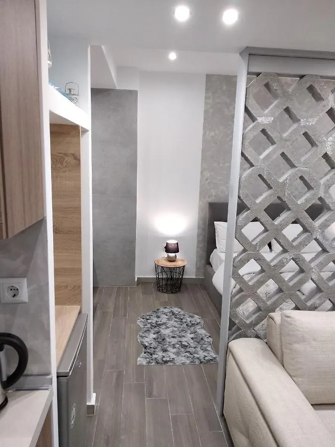 Navarino Jacuzzi Studio Apartment Thessaloniki