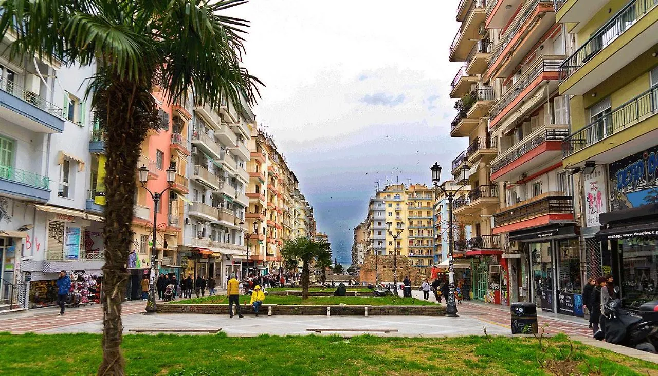 Navarino Jacuzzi Studio Apartment Thessaloniki Greece